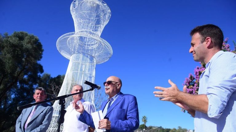 World’s Largest Chess Queen Unveiled in Río Ceballos, Argentina